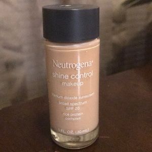 Neutrogena Shine control makeup Nude 40